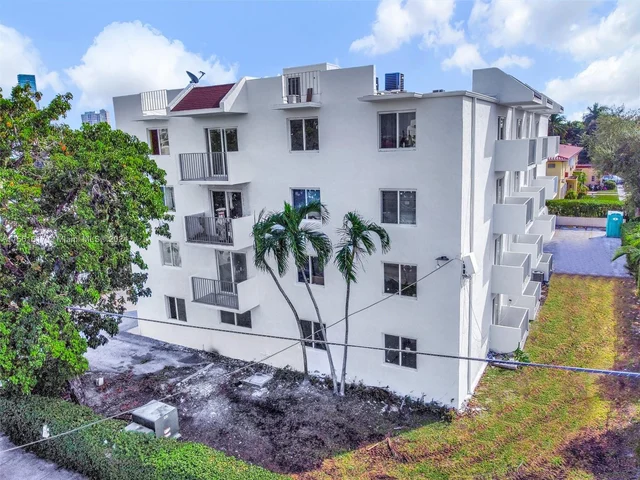 620 SW 10th St # 201, Miami FL 33130