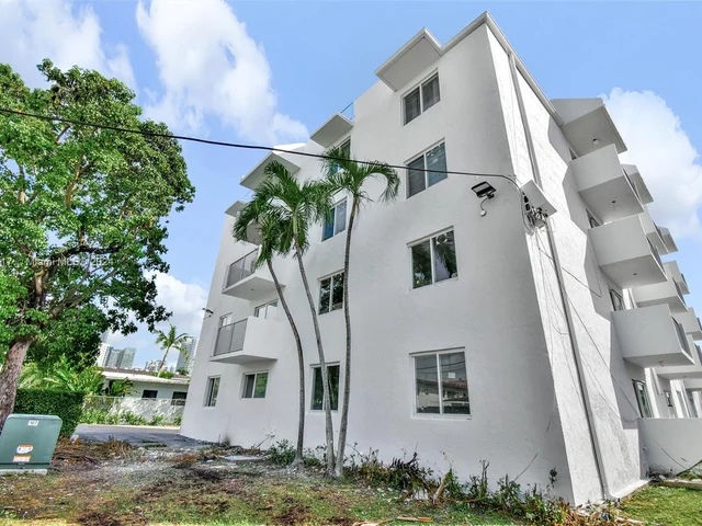 620 SW 10th St # 201, Miami FL 33130