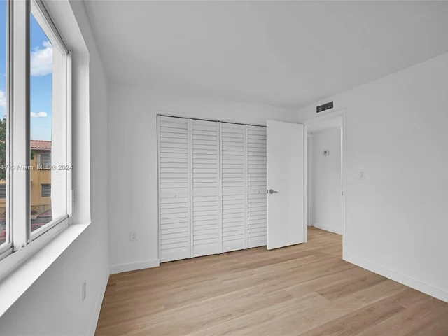 620 SW 10th St # 201, Miami FL 33130