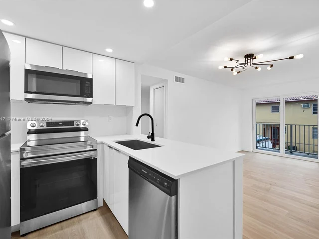 620 SW 10th St # 201, Miami FL 33130