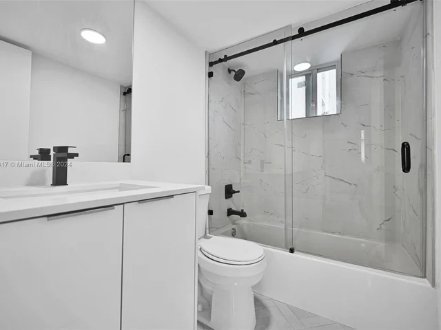 620 SW 10th St # 201, Miami FL 33130