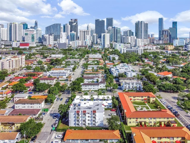 620 SW 10th St # 201, Miami FL 33130