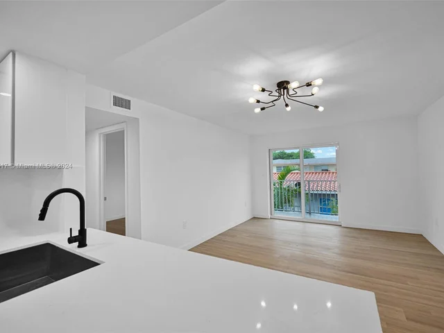 620 SW 10th St # 201, Miami FL 33130