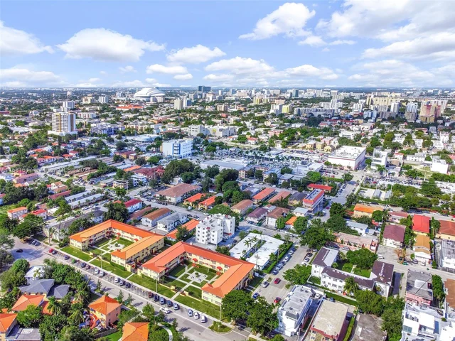 620 SW 10th St # 201, Miami FL 33130