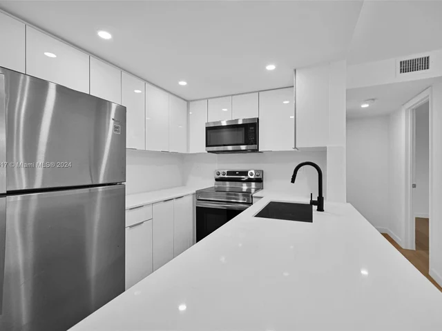 620 SW 10th St # 201, Miami FL 33130