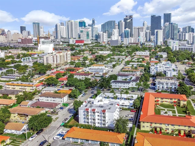 620 SW 10th St # 201, Miami FL 33130