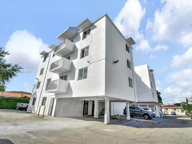 620 SW 10th St # 201, Miami FL 33130