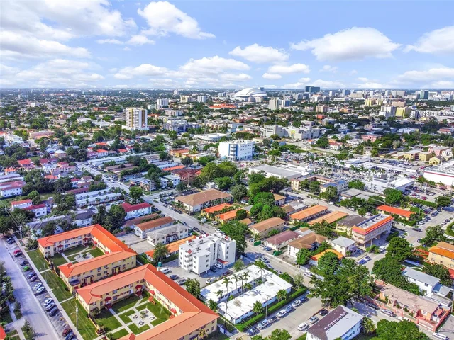 620 SW 10th St # 201, Miami FL 33130