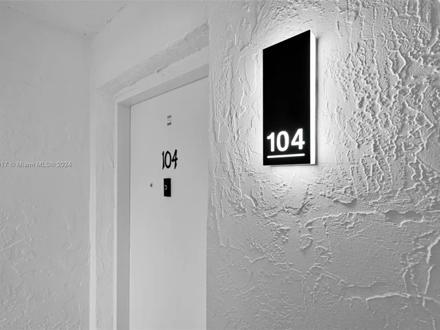 620 SW 10th St # 201, Miami FL 33130