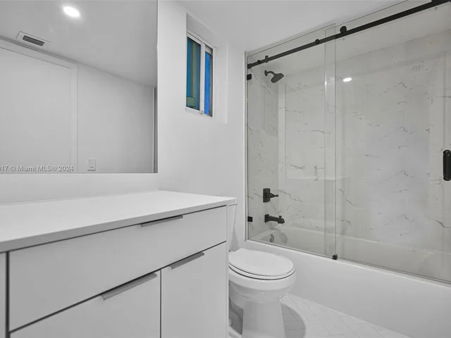 620 SW 10th St # 201, Miami FL 33130