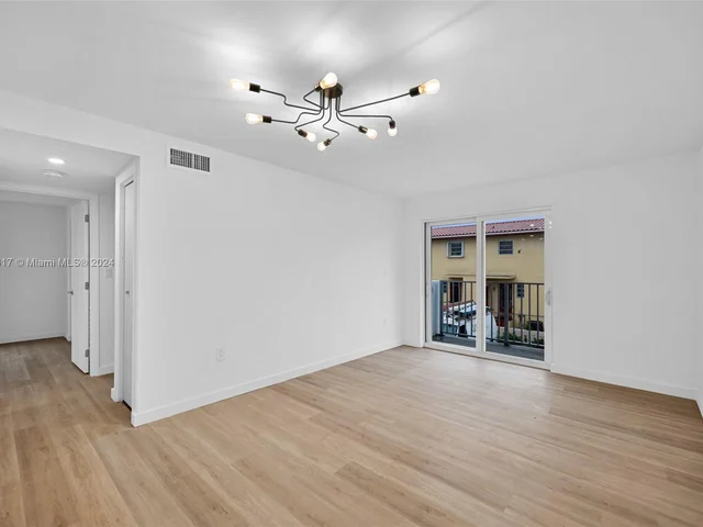 620 SW 10th St # 201, Miami FL 33130