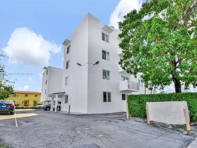 620 SW 10th St # 201, Miami FL 33130