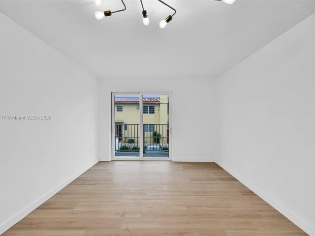 620 SW 10th St # 201, Miami FL 33130