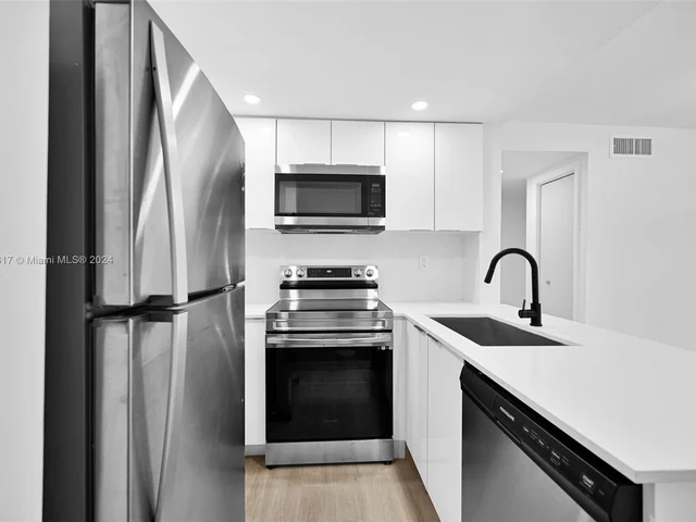 620 SW 10th St # 201, Miami FL 33130