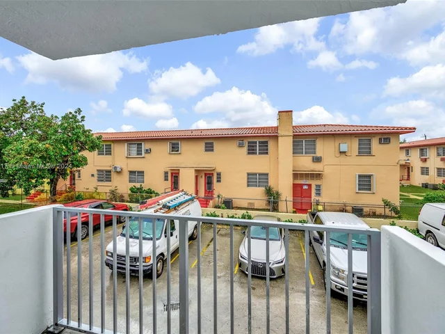 620 SW 10th St # 201, Miami FL 33130