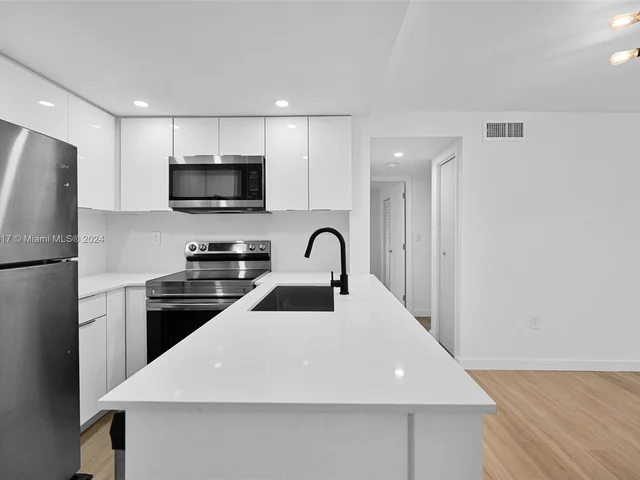 620 SW 10th St # 201, Miami FL 33130