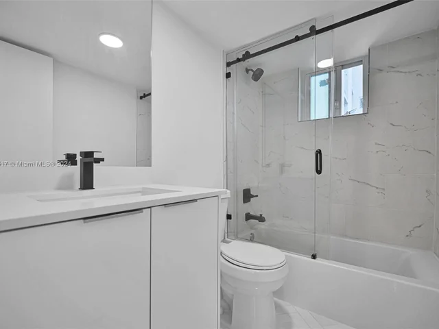 620 SW 10th St # 201, Miami FL 33130