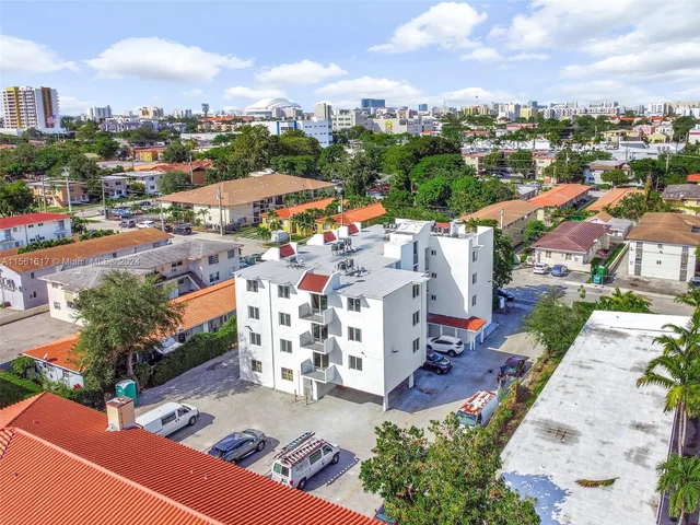 620 SW 10th St # 201, Miami FL 33130