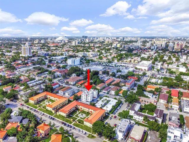 620 SW 10th St # 201, Miami FL 33130