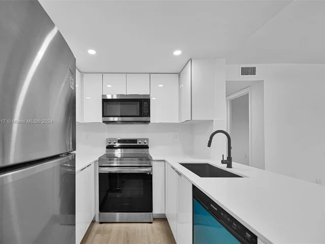 620 SW 10th St # 201, Miami FL 33130