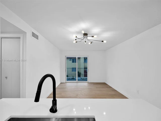 620 SW 10th St # 201, Miami FL 33130