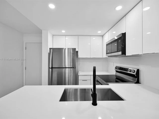 620 SW 10th St # 201, Miami FL 33130