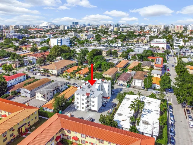 620 SW 10th St # 201, Miami FL 33130