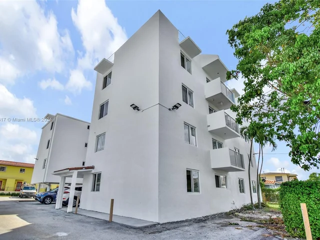 620 SW 10th St # 201, Miami FL 33130