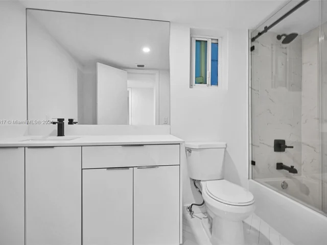 620 SW 10th St # 201, Miami FL 33130