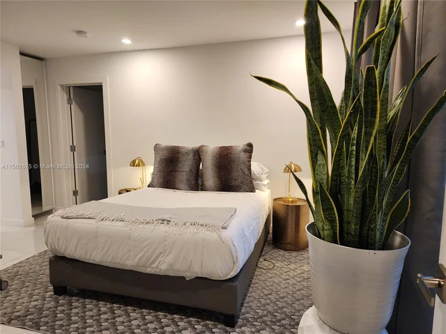 1631 NE 114th St # 212, Miami FL 33181