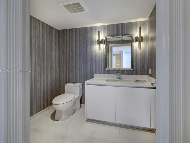 1 Collins Ave # 606, Miami Beach FL 33139