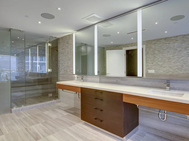 1 Collins Ave # 606, Miami Beach FL 33139