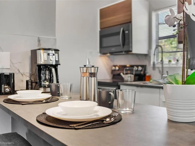 1171 NW 57th St, Miami FL 33127