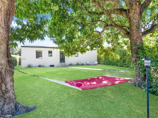 1171 NW 57th St, Miami FL 33127