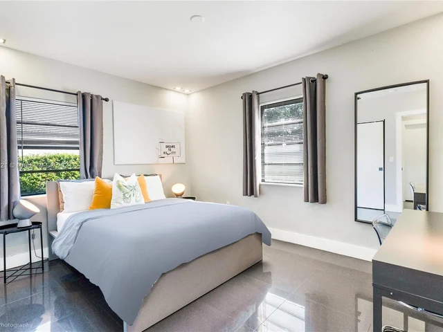 1171 NW 57th St, Miami FL 33127