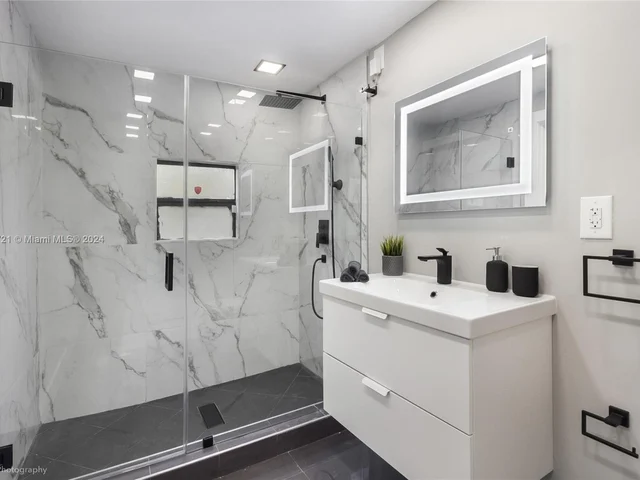 1171 NW 57th St, Miami FL 33127