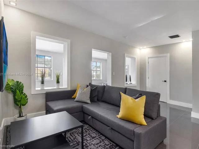 1171 NW 57th St, Miami FL 33127