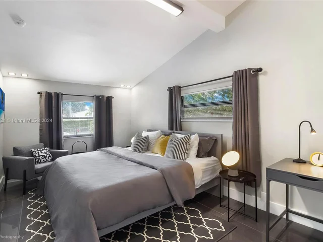 1171 NW 57th St, Miami FL 33127