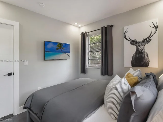 1171 NW 57th St, Miami FL 33127