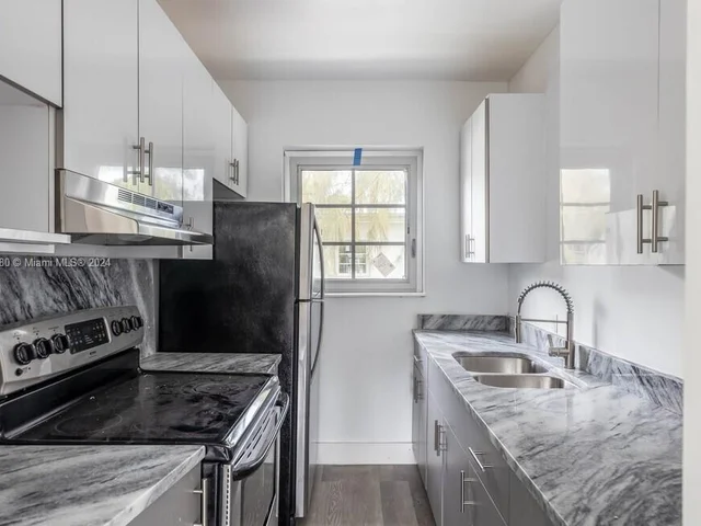 974 SW 2nd St # 1, Miami FL 33130