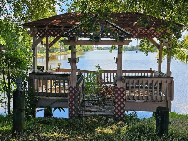 3220 NW 120th Way, Sunrise FL 33323