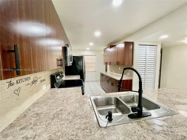 2067 Coral Ridge Dr # N202, Coral Springs FL 33071