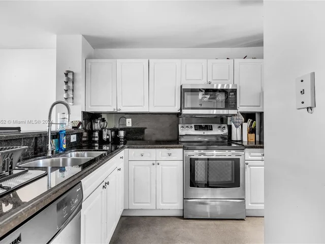 1401 Bay Rd # 504, Miami Beach FL 33139