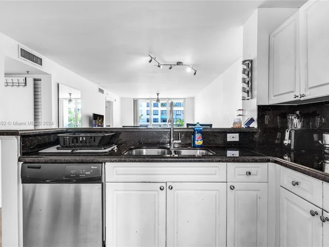 1401 Bay Rd # 504, Miami Beach FL 33139