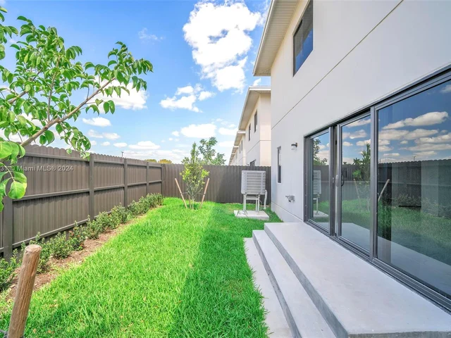 253 NW 13 Place # 253, Homestead FL 33034