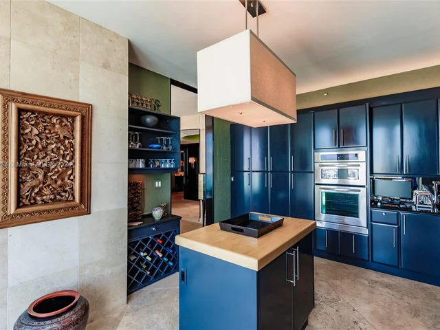 300 S Pointe Dr # 1604, Miami Beach FL 33139