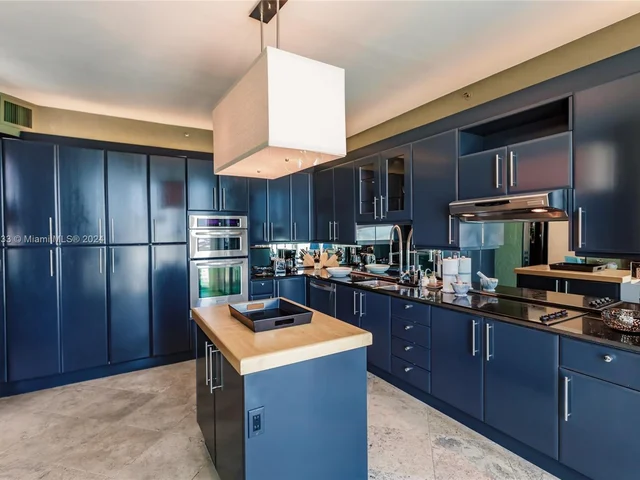 300 S Pointe Dr # 1604, Miami Beach FL 33139