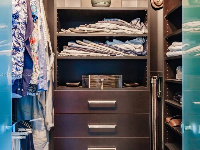 300 S Pointe Dr # 1604, Miami Beach FL 33139