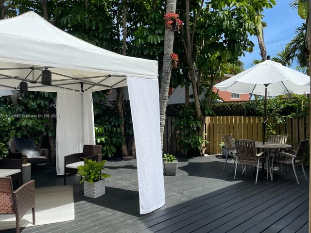 1415 Miami Rd # D, Fort Lauderdale FL 33316