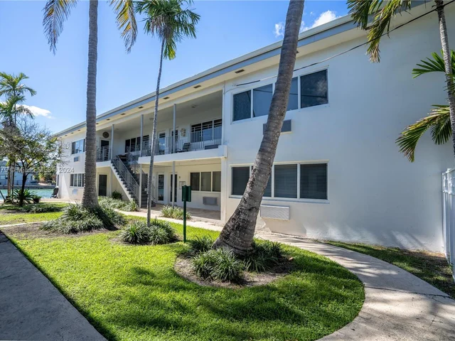 8330 Byron Ave # 3, Miami Beach FL 33141